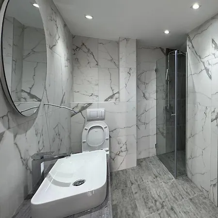 Apartment Moon Night Nis